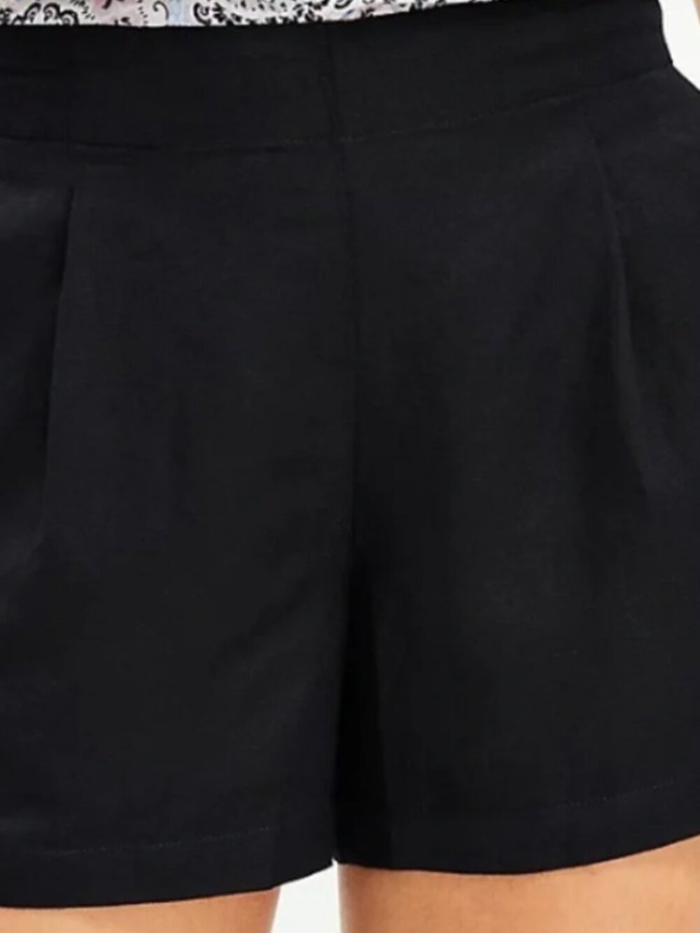 Ann Taylor LOFT Pleated Pull on Linen Blend shorts in Black,size Medium